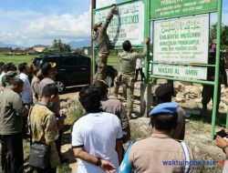 Tim Gabungan Turunkan Plang Khilafatul Muslimin Di Pringsewu