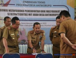 Plh Sekdadakb Pesawaran Dampingi Tim KPK Di Desa Hanura Teluk Pandan