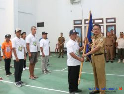 Bupati Agus Lepas Atlet Selancar Pesisir Barat Lomba Surfing di Kaur