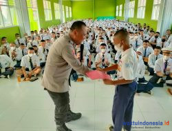 Polres Beri Pembekalan Siswa Baru Di SMAN 1 Pringsewu