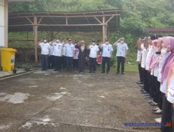 Wabup Pesisir Barat Sidak Kantor Camat-Puskesmas Waykrui