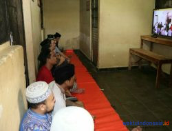 Polres Pringsewu Fasilitasi Tahanan Sholat Jumat Melalui Zoom Meeting