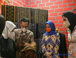 Sulam Jelujur Khas Pesawaran Tampil Di New York Indonesia Fashion Week 2022