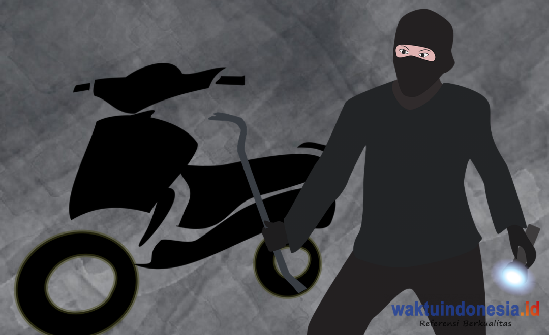 pencuri motor bongkar rumah