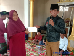 Peratin Muzarni Serahkan Bantuan dari Bupati saat Pengajian di Bakaljaya