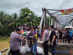 Meski Jalan di Laai Putus, Evakuasi 3 Korban Longsor Tebakak Pesisir Barat ke Rumah Orang Tuanya Berhasil