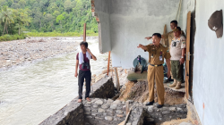 Bupati Pesisir Barat Ungkap Target Penanganan Erosi Air Sungai Waylaai di Penengahan