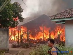 Konsleting Listrik, 2 Rumah Ludes Terbakar Di Gedong Tataan
