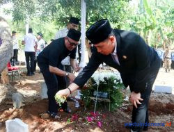Bupati Dendi Lepas Jenazah Pj Bupati Pesawaran Pertama