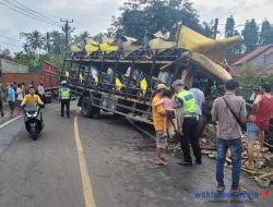 Kecelakaan Libatkan 2 Truk di Bandar Negeri Semuong Tanggamus