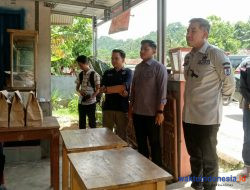 Bupati Dendi Pantau PSU TPS 10 Desa Kububatu Waykhilau