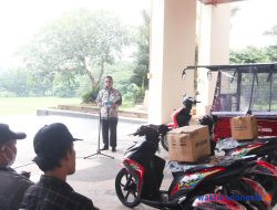 Sekdakab Pesawaran Salurkan Bantuan Kendaraan Roda Tiga Penyandang Disabilitas