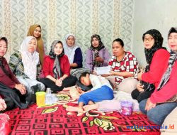 Jumat Berkah, Srikandi Dermawan Bantu Bocah Luka Bakar di Gedongtataan
