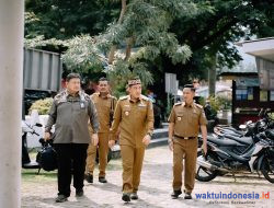 KPK RI Sambangi Kantor Desa Hanura Teluk Pandan di Pesawaran