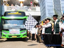 Dilepas Sekda, 161 JCH Asal Pesawaran Berangkat ke Tanah Suci
