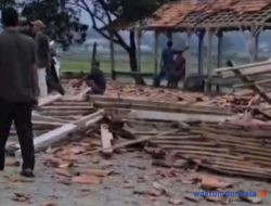 Hujan Lebat Disertai Angin Kencang Rubuhkan Belasan Rumah di Negerikaton