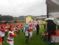 Senam CAKEP Ala Zumba Diikuti Ratusan Emak-emak di Teluk Pandan