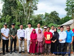 Bupati Dendi Bersama Baznas Salurkan Bantuan Bedah Rumah Warga