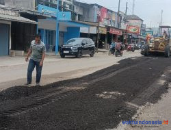 Bupati Mesuji Terpilih Timbun Jalan Rusak Pasar Simpang Pematang