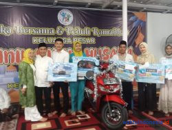 Bukber Klinik Ridho Husada, Bagikan Reward Kepada Karyawan Terbaik