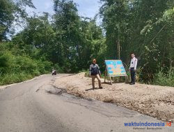 Jaga Keselamatan Pemudik, Dishub Lambar Pasang Rambu-Rambu Di Titik Jalan Rusak Dan Rawan Bencana