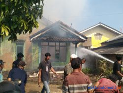 Konsleting Listrik, Rumah Pedagang Bubur Ludes Dilalap Si Jago Merah di Pesawaran
