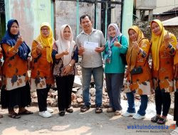 Peduli Sesama, Srikandi Dermawan Bantu Tukang Bubur Korban Kebakaran di Gedongtataan