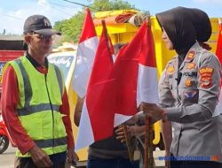 Sambut HUT RI ke-80, Satlantas Polres Pesawaran Bagikan Ribuan Bendera