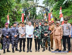 Bupati Nanda Tutup Karya Bakti TNI 2025 di Padangcermin