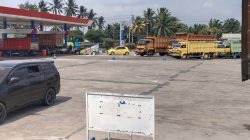 Warga Harus Rela Mengantri Panjang Untuk Dapatkan BBM Subsidi Di SPBU Yang Ada Di Tulang Bawang, Diduga Ada Pelangsir